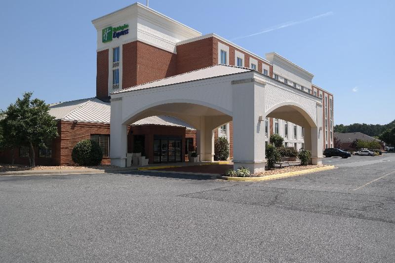 Holiday Inn Express Fredericksburg - Southpoint By Ihg Экстерьер фото