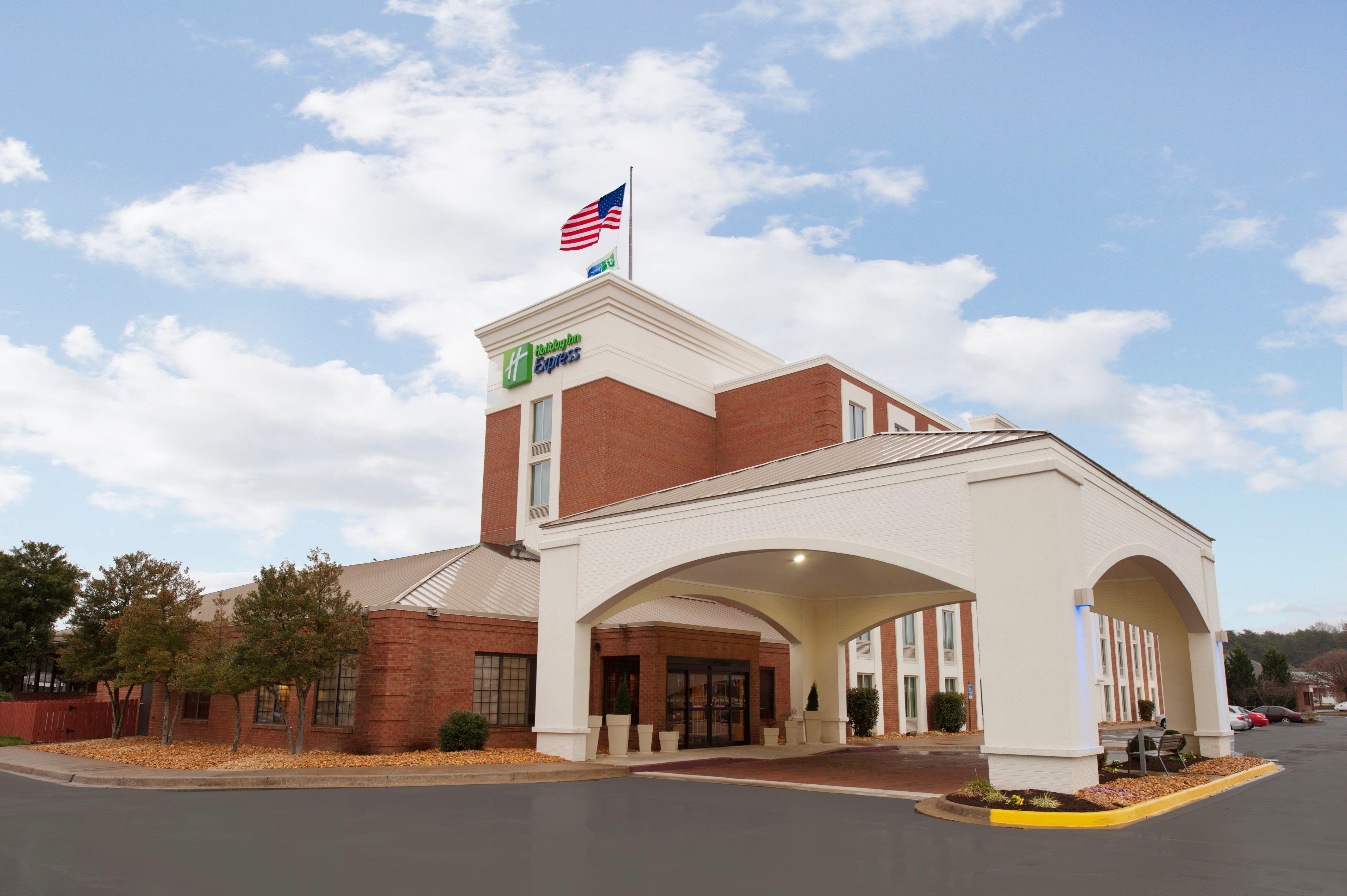 Holiday Inn Express Fredericksburg - Southpoint By Ihg Экстерьер фото